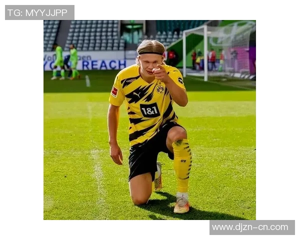 最近最火足球明星是谁他在赛场上的表现为何引发热议 最近最火足球明星是谁他在赛场上的表现为何引发热议